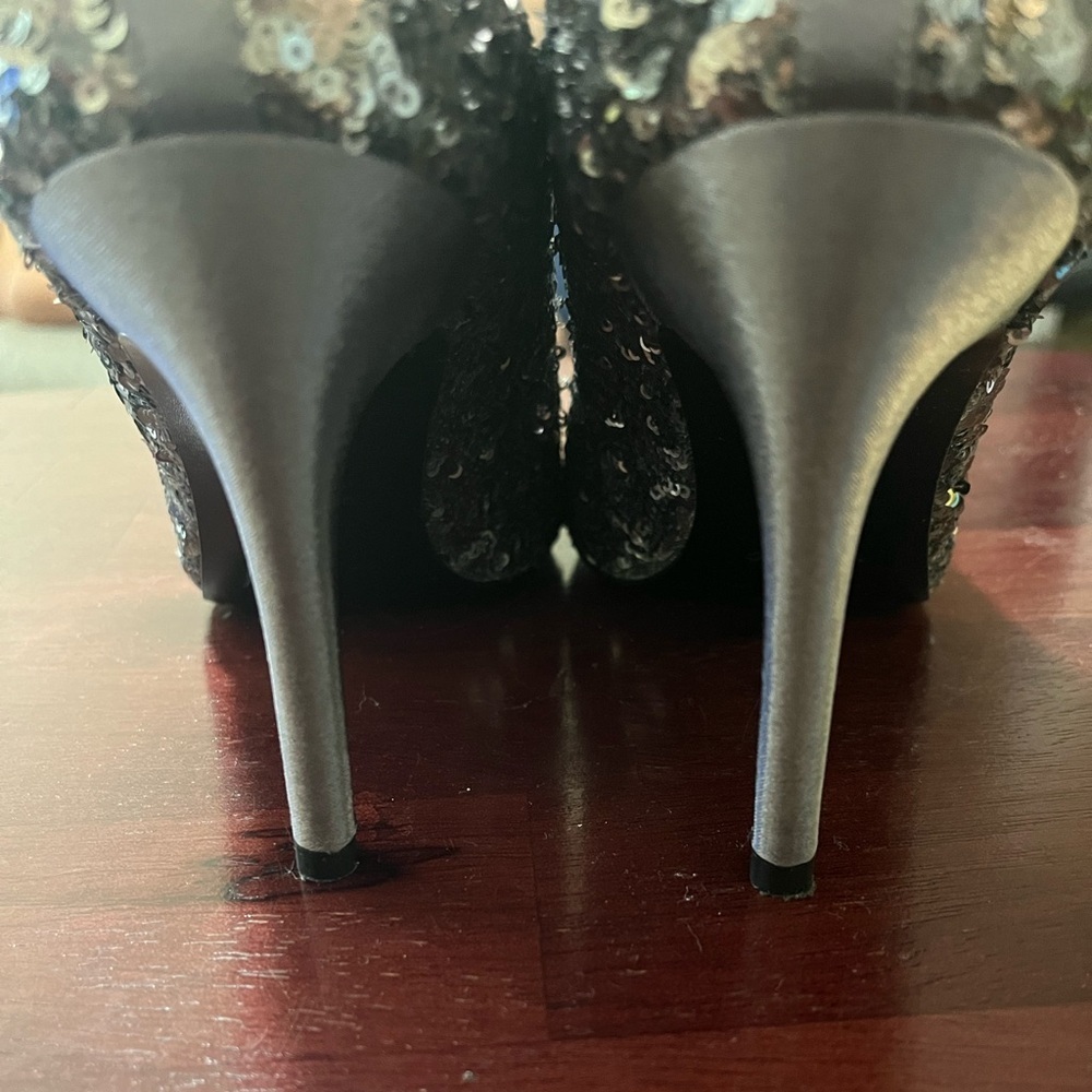 Nina Ricci Silver & Gray Sequin Metallic Leather Heels, Size 8M - Picture 13 of 13